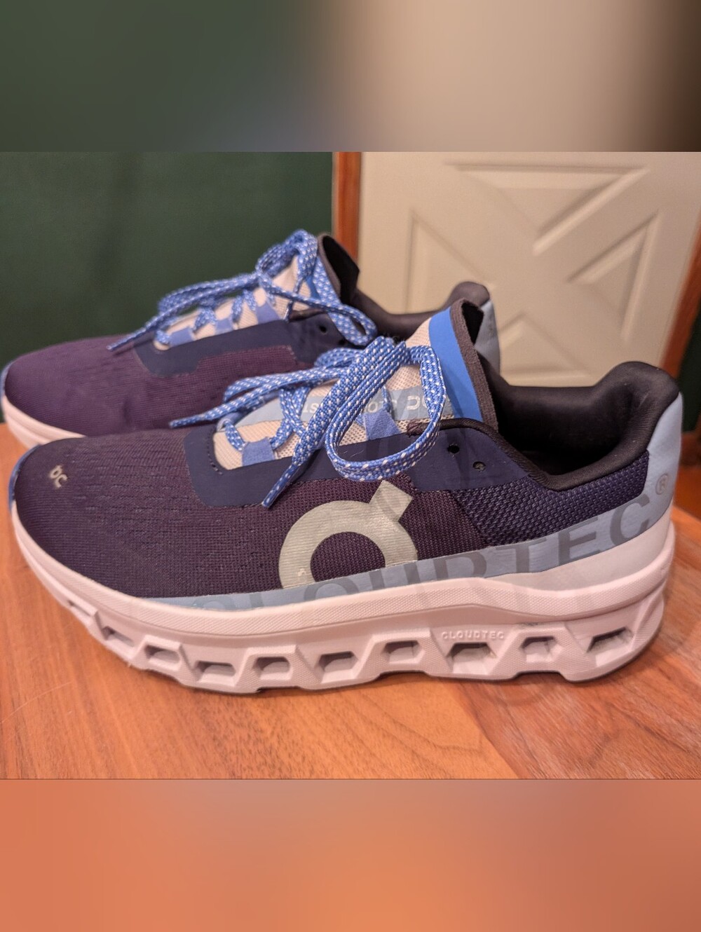 On Running Cloudmonster Womens 8.5- Navy/Blue